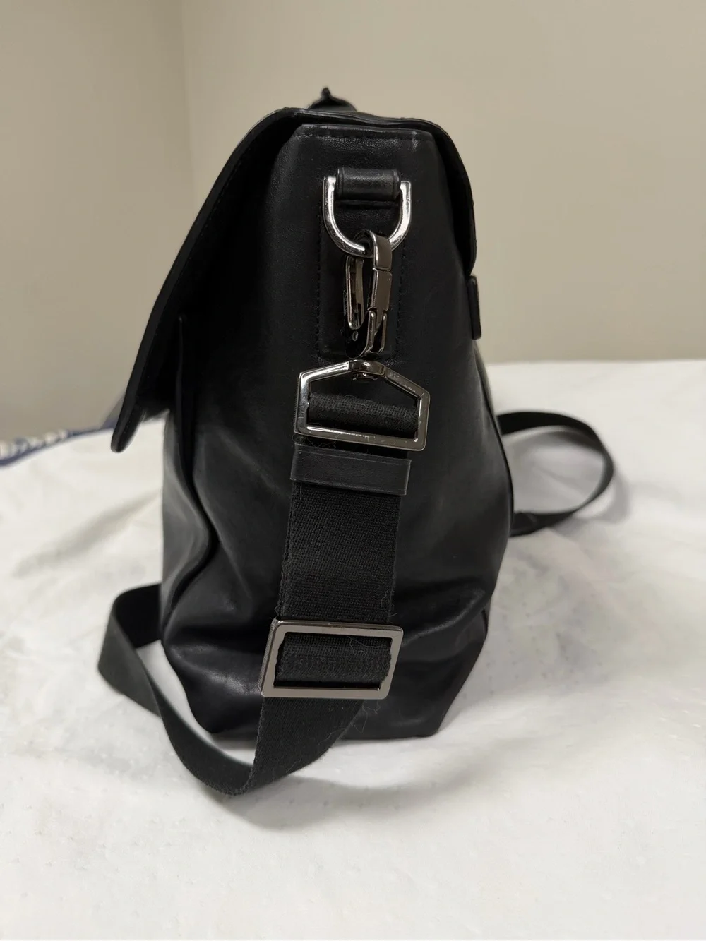 Tumi Black Leather Briefcase Messenger bag